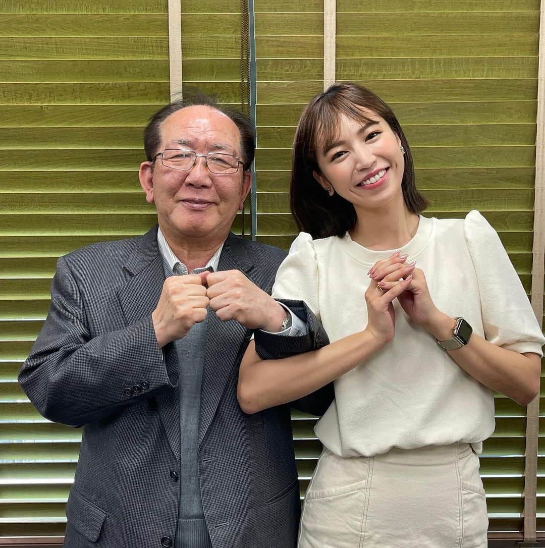 夏江紘実のインスタグラム：「. ----ご報告----  この度かえひろみは3月31日をもちまして 長い間お世話になったサンミュージックプロダクションを退所させて頂くことになりました。 . 私が大学生の頃からお世話になり、あっという間の10年でした。 たくさんのお仕事を経験させて頂き、私が新しい事に挑戦しようとすると、いつも温かく見守ってくれました。 今回もネイルサロンをオープンさせるなど生活が変わる状況を伝えても、応援してると言ってくれました。本当に感謝しきれないです！ . これからは一度やってみたかったネイルのお仕事に全力で取り組み、落ち着いた頃にまた芸能のお仕事もさせていただきたいと思っています。 宜しくお願いします！ 🌼最後は大好きな社長と1枚🌼 . 3月31日 かえひろみ」