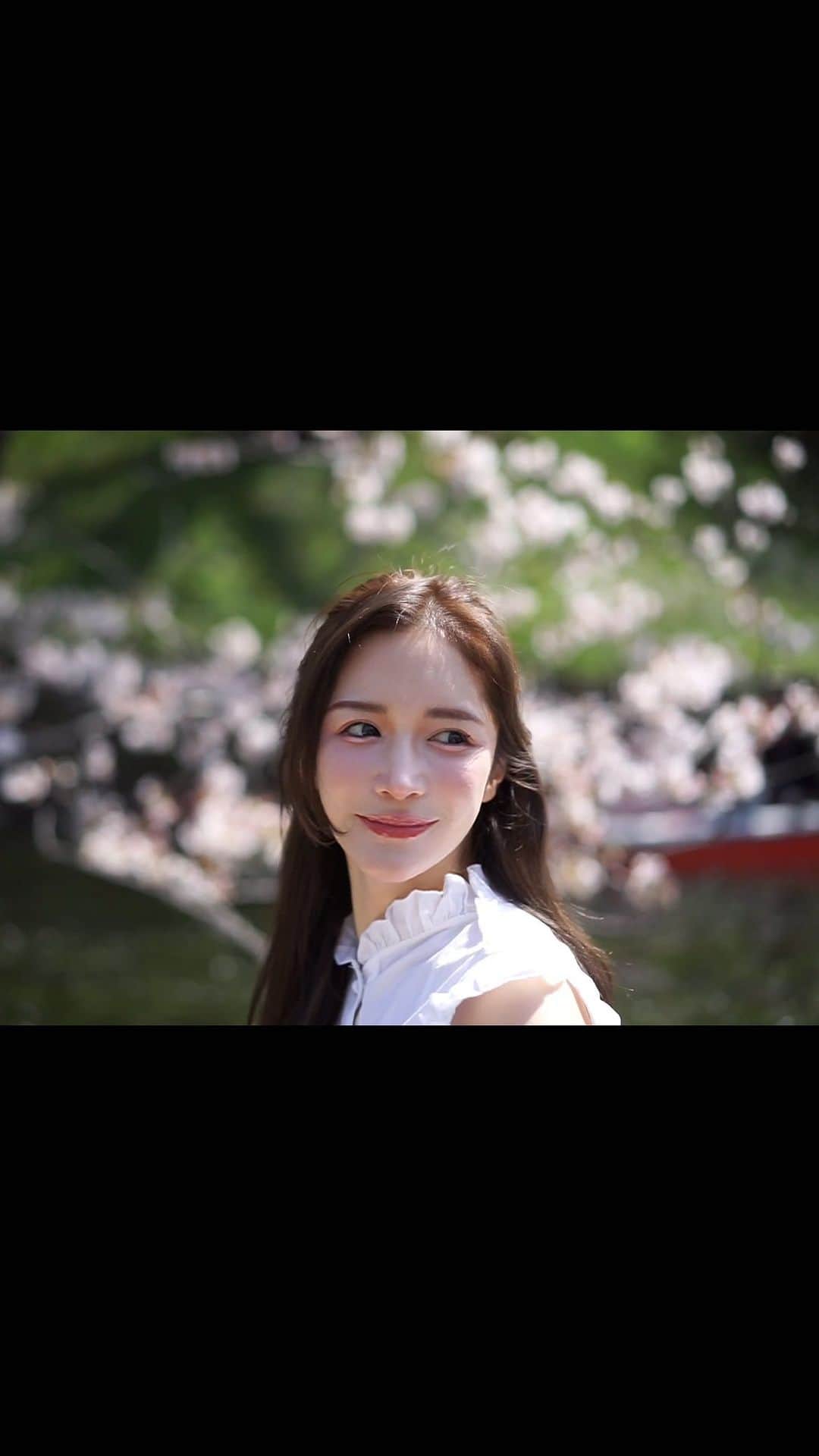 fukishaljのインスタグラム：「みなさん骨格カラー診断はした事ありますか？ 私は以前、ラジオ収録をした時にしてもらい 骨格ナチュラル　イエベ春と教えてもらいました😊  服装や髪色を選ぶ時のヒントになるみたい🫶🏻  最近はカメラで動画撮ってみたので オレンジ🍊メイクをした日と 桜に合わせて🌸ピンクメイクした日🤭 メイクのヒントにもなりました🫶🏻  そんな今日の気づきの扉は 骨格カラーのお話です♪ 収録していて知った小顔に見える方法簡単で取り入れやすかった🤭」