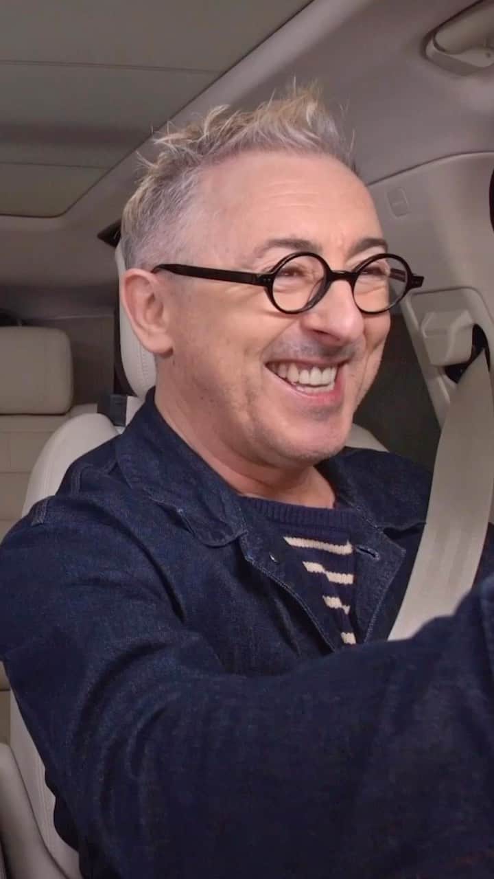 アラン・カミングのインスタグラム：「An utterly delightful #CarpoolKaraoke with @coxusa and @alancummingreally premieres Friday on @appletvplus!」