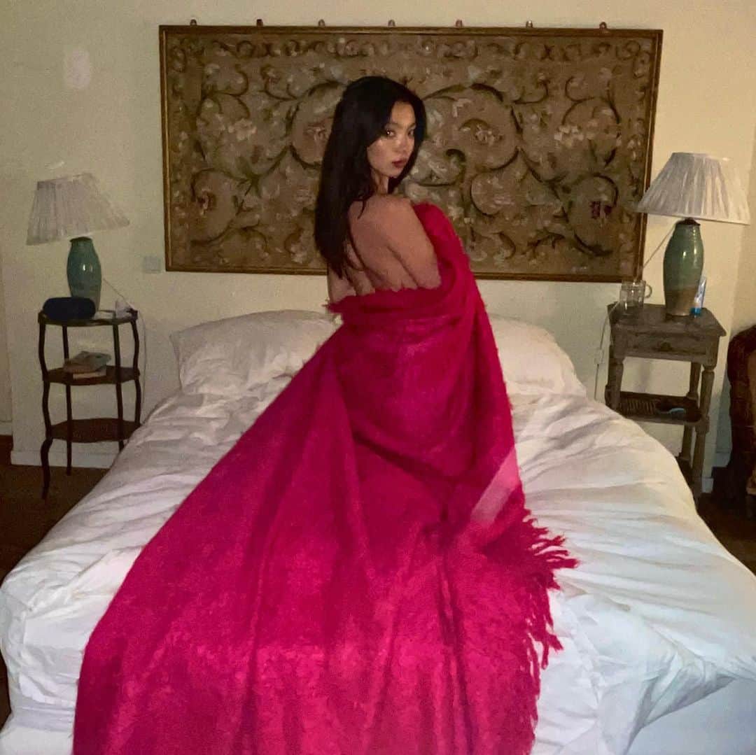 miu (ミユ)のインスタグラム：「red is the color for this time in my life」