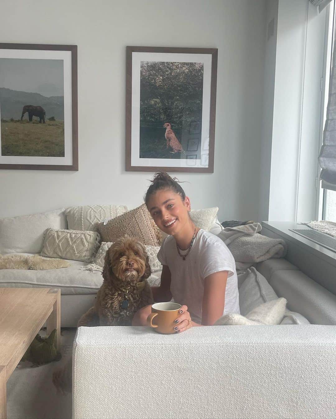 テイラー・ヒルのインスタグラム：「Home with this happy guy and that tooth 🦷」