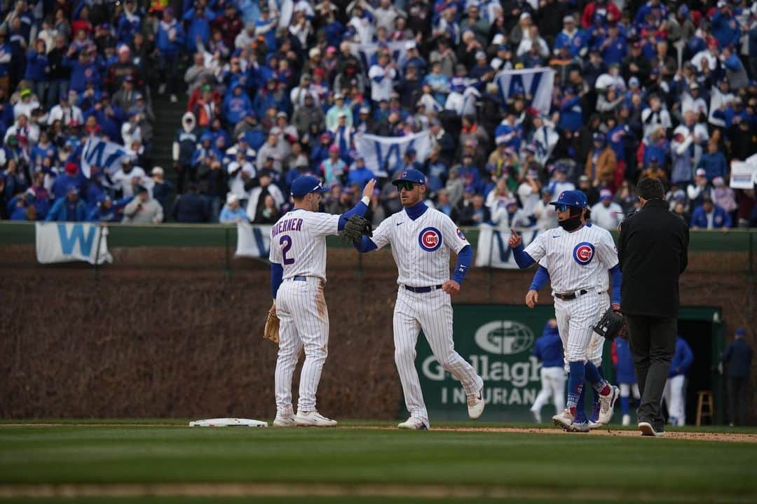 クレイ・ベリンジャーさんのインスタグラム写真 - (クレイ・ベリンジャーInstagram)「Opening day W’s!! #cubbies」3月31日 6時57分 - cody_bellinger