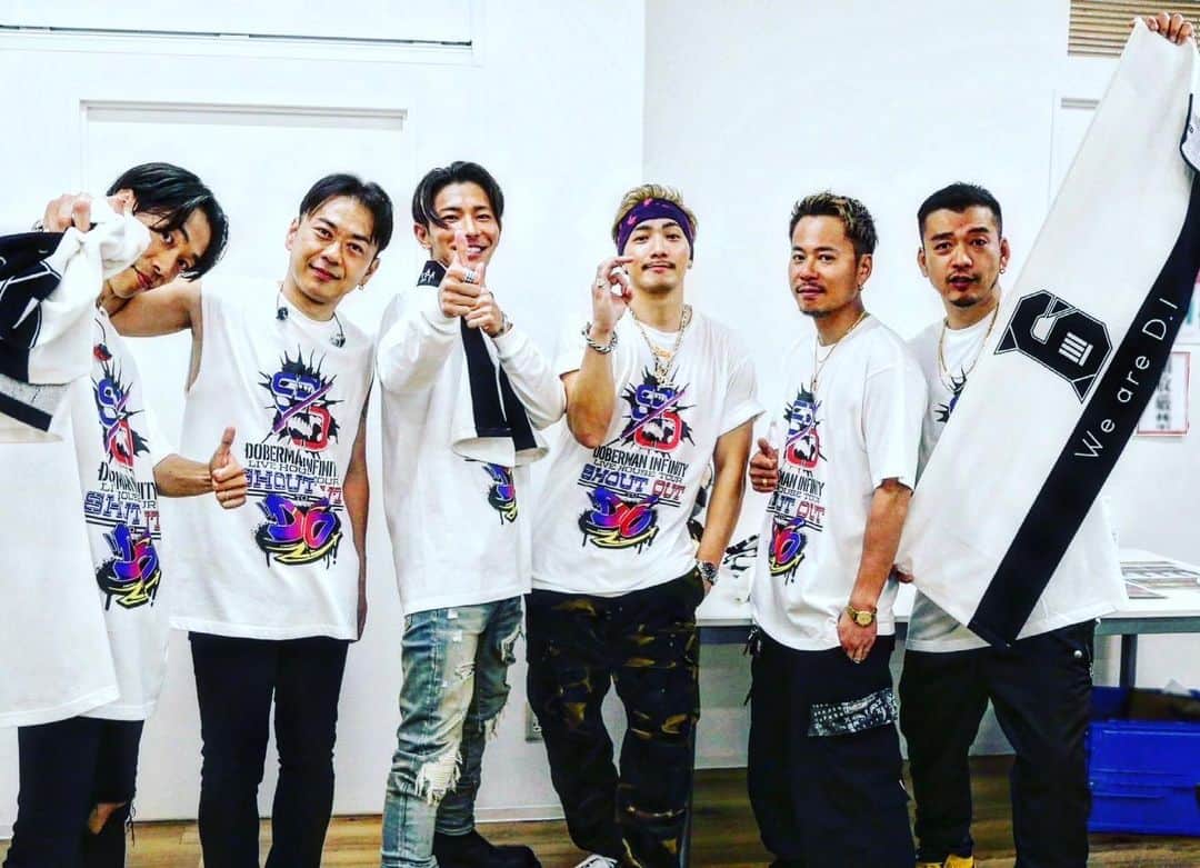 DJ HALのインスタグラム：「3/11 名古屋🙇 D6 Tour Start❗️ 1sr Stage🔥 声出しがOKになって初めてのLive 全員がアリエル状態から一気に解放  声無しで作ってきたエンタメも皆さんの協力があって制限された環境で出来るだけですでに楽しかったし、感動してましたが、声が持つ力の凄さを改めて知れた記念すべき1回目でした！ 色んな意味で最高のスタート！ 名古屋ありがとう🔥 #dobermaninfinity  #nagoya #live」
