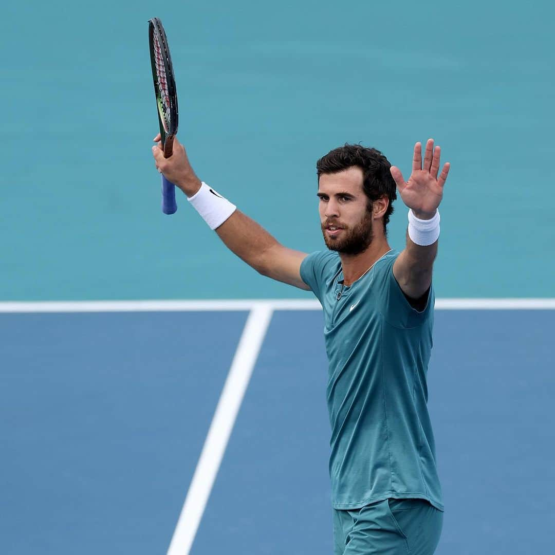 カレン・ハチャノフのインスタグラム：「Semifinal here in Miami!💪🏻🙏🏻🔥 Let’s go!!! @miamiopen」