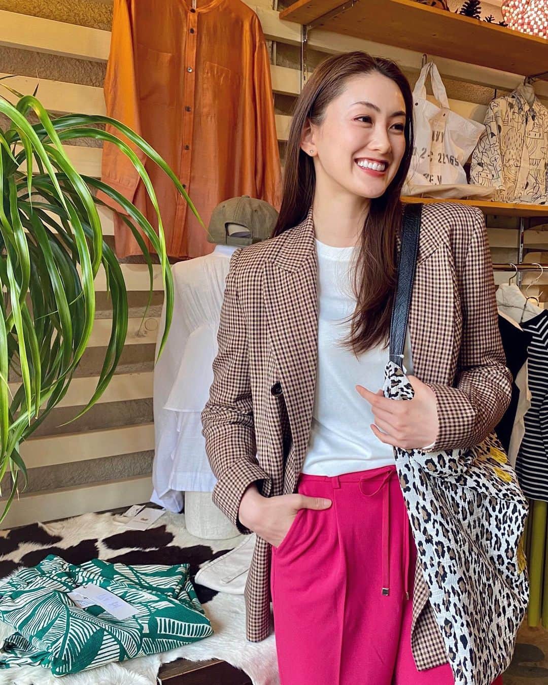 のインスタグラム：「☺️🌷 #clothingPUZZLE #fashion  #photographer @gommegumi  #1分MV みてね🎬」