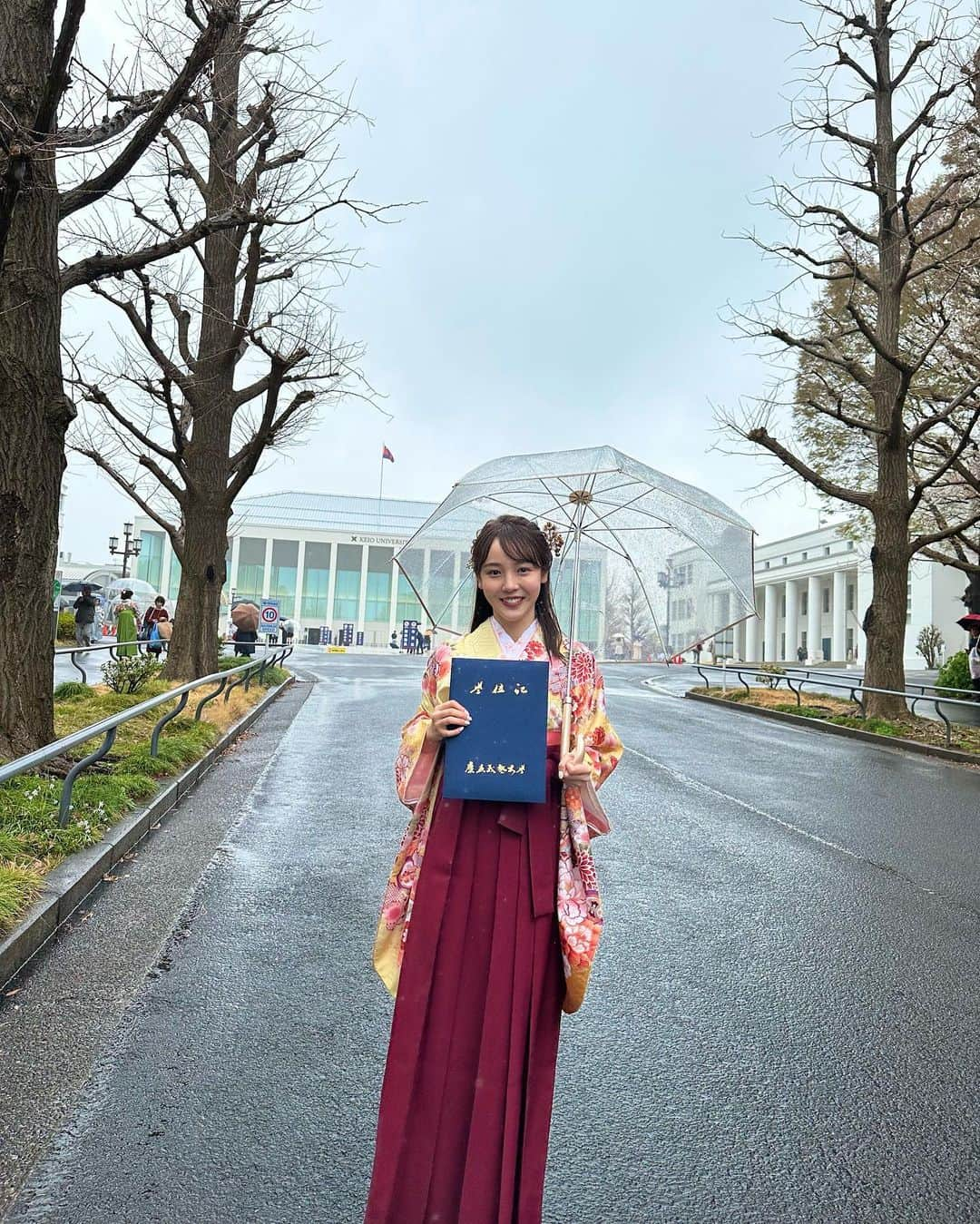 森千晴さんのインスタグラム写真 - (森千晴Instagram)「先日、あいにくの雨でしたが卒業式がありました☺️ (朝のOA後だったので電池切れで夕方ごろ帰りました😂一緒に写真撮れなかった人もいて、ごめんなさい…！)  明日からは新社会人として、気持ち新たにお仕事に努めてまいります！  そして今後も、セント・フォースにてお仕事を続けてまいります。  また2023年度からも、こちらのお仕事を続けられることになりました✨ ○テレ朝系『グッド！モーニング』 (月〜金 あさ4:55〜8:00) ○BS朝日『ネコいぬワイドショー』 (金 よる9:00〜)←4月から変わりました🌸 ○（株）ゼネテック イメージキャラクター ○TBS系『炎の体育会TV』弓道部レギュラー  ○セントフォーストーク、YouTube個人チャンネル、Twitter、Instagram、TikTok  がむしゃらに全力疾走するのではなく、やる時はやる、頑張るべきときに頑張る精神で頑張ります！(頑張るんかい！)  改めて今後ともよろしくお願いいたします！」3月31日 8時16分 - mori.chiharu