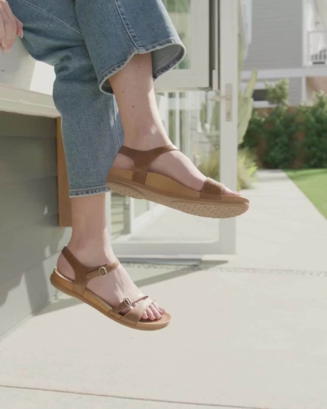 ダンスコのインスタグラム：「Style is a breeze with the Janelle Tan sandals.  Dual adjustability with hook and loop closures at the ankle and forefoot result in a perfect fit.  Shop Janelle Tan, link in bio. #danskofootwear #alldaycomfort #sandalseason」
