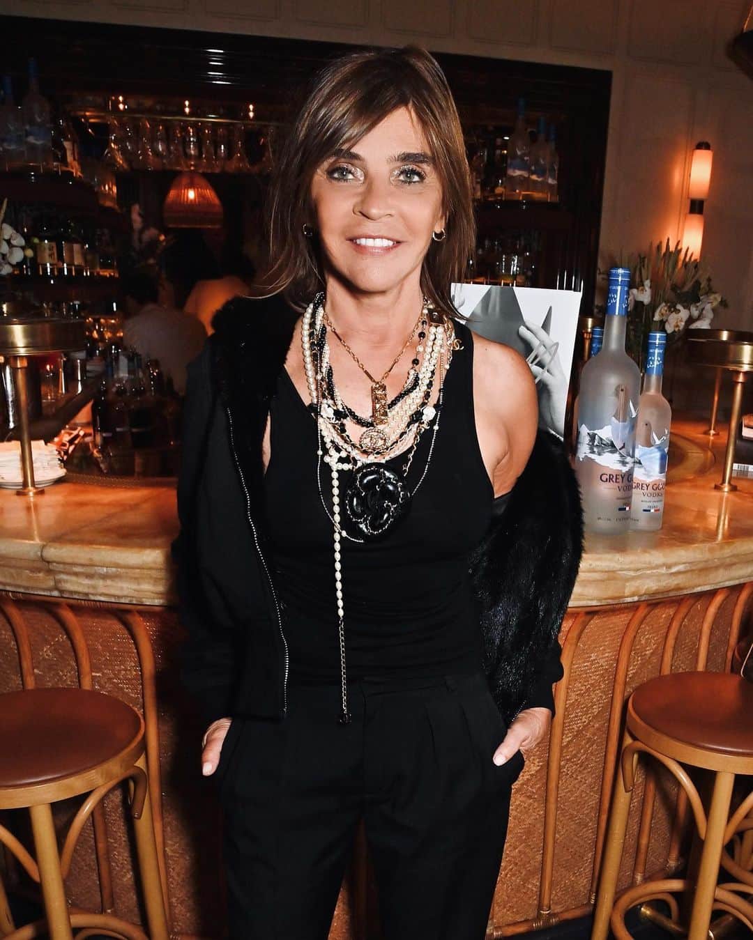 カリーヌ・ロワトフェルドのインスタグラム：「Launching @crfashionbook in London with @greygoose 🍸🤍 #greygoosepartner #vivelavodka」