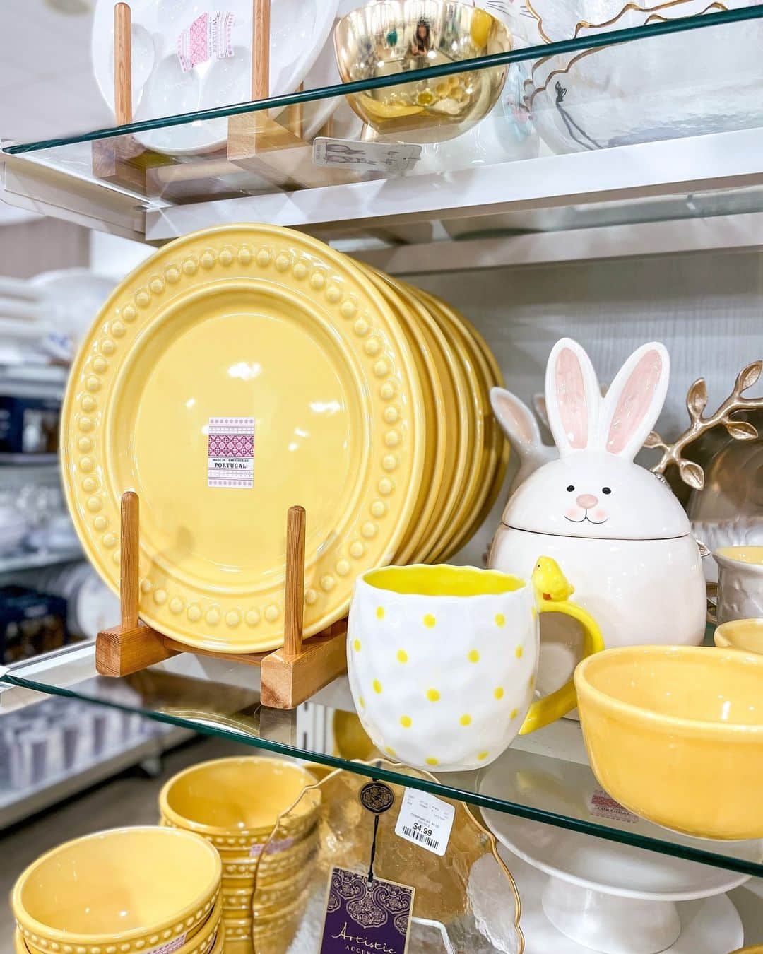 のインスタグラム：「Spring colors taking your entertaining to the next level. 💛 From dinnerware to serveware, glasses and more, find all your entertaining needs for any occasion for less!」
