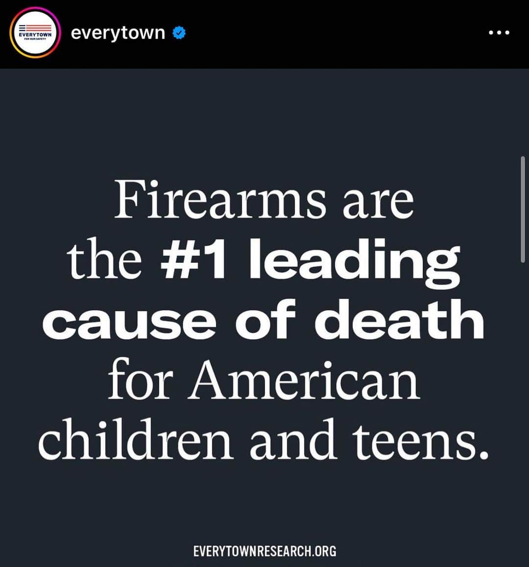 クレア・コフィーのインスタグラム：「Text ACT to 644-33 and call your reps. 🖤🖤🖤🖤🖤🖤🖤🖤🖤🖤🖤🖤」