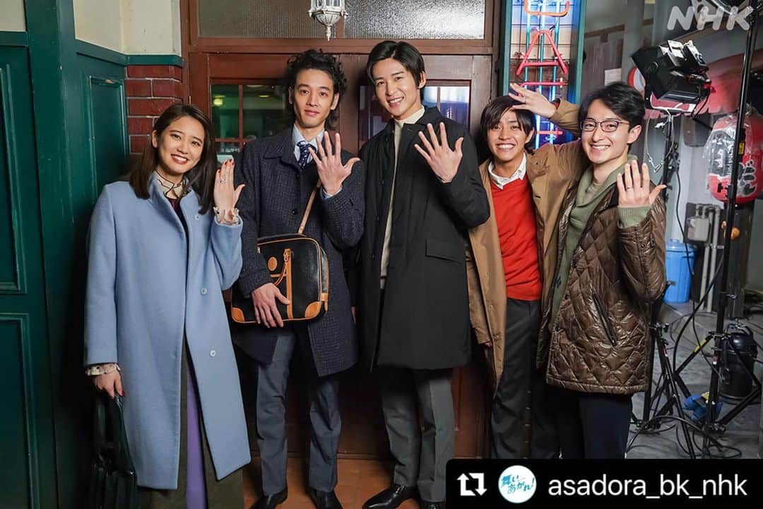 濱正悟のインスタグラム：「✈️  #Repost @asadora_bk_nhk with @use.repost ・・・ 航空学校同期チームも再会しました！みんな充実した人生を歩んでいるようです😊  大河内教官も、山下教官も、都築教官も、きっと今日の舞ちゃんを応援してくれていたはず！  #目黒蓮 #SnowMan #山崎紘菜 #濱正悟 #醍醐虎汰朗 #佐野弘樹 #朝ドラ #舞いあがれ #オフショット」