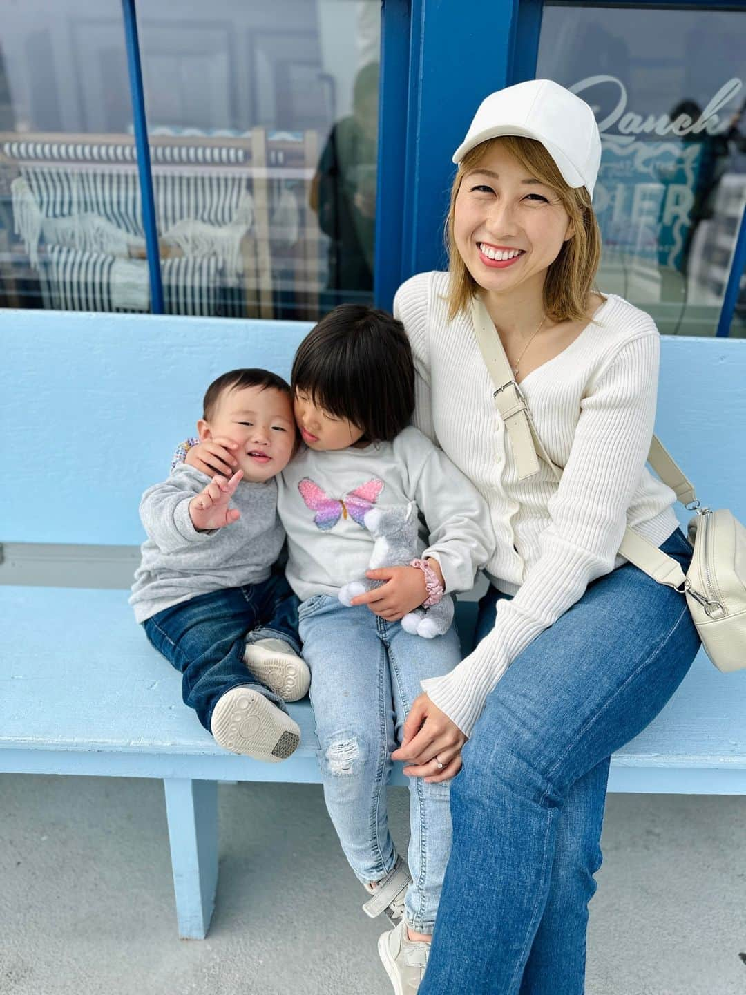 吉田ちかのインスタグラム：「Family denim day lol  Didn’t really plan for all of us to match, but hey! It looks kind of nice… sort of hides the chaos lol  Trust me, there is no hiding the chaos in real life though haha  家族でデニム！ 何も考えないで準備したのに奇跡的に揃いましたw 統一感があっていいですね😆本当は、はちゃめちゃだけど🤣」