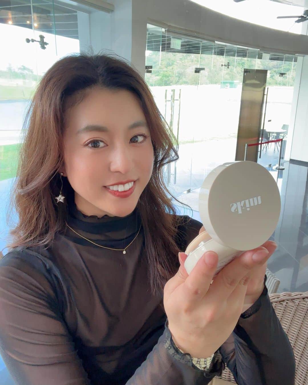 橋本真依さんのインスタグラム写真 - (橋本真依Instagram)「・ 🧏🏻🧏🏻🧏🏻🧏🏻🧏🏻 ⁡ まだまだフィリピン日記🇵🇭 セブ島編ですが 宿泊したシェラトンが良すぎて、、、🥹 ⁡ みんな話しかけてくれて楽しいし 朝ごはん食べたレストランも海に面してて ゆったりした時間を過ごせる🌺🤍 @sheratoncebumactan 📍5cien ⁡ そしてマスクのない生活、、、✨ 帰国してすぐくらいに日本も変わったけれど フィリピンじゃほぼしてなくって😷 そんな中で焼けちゃいけないし、、、と思い ファンデーション復活。 久しぶりのクッションファンデに緊張しちゃった😆薄手について透明感もアップ。 ⁡ @skim_beauty_official  @hani_korea.cosme ⁡ ⁡ ⁡ ⁡ #セブ島 #カワサン滝 #女子旅 #オスロブ #skim  #ルポクッションファンデーション  #skim肌 📍 https://skim.skimcosme.jp ⁡ ⁡ ⁡ ⁡」3月31日 10時03分 - hashimotomai430