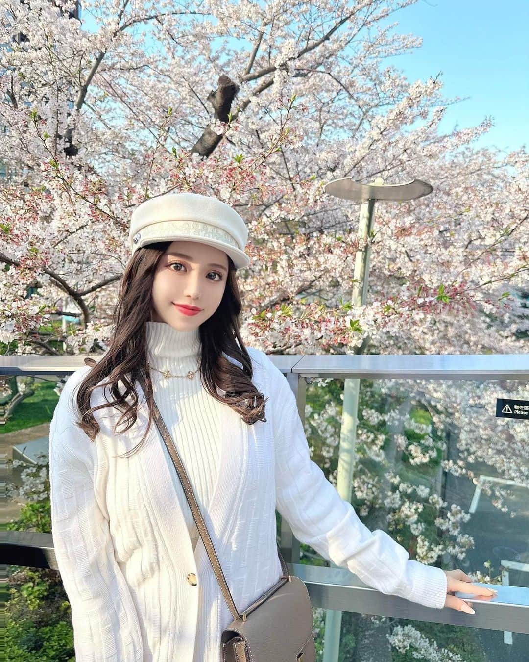 伴かなみのインスタグラム：「🌸🌸 ⁡」