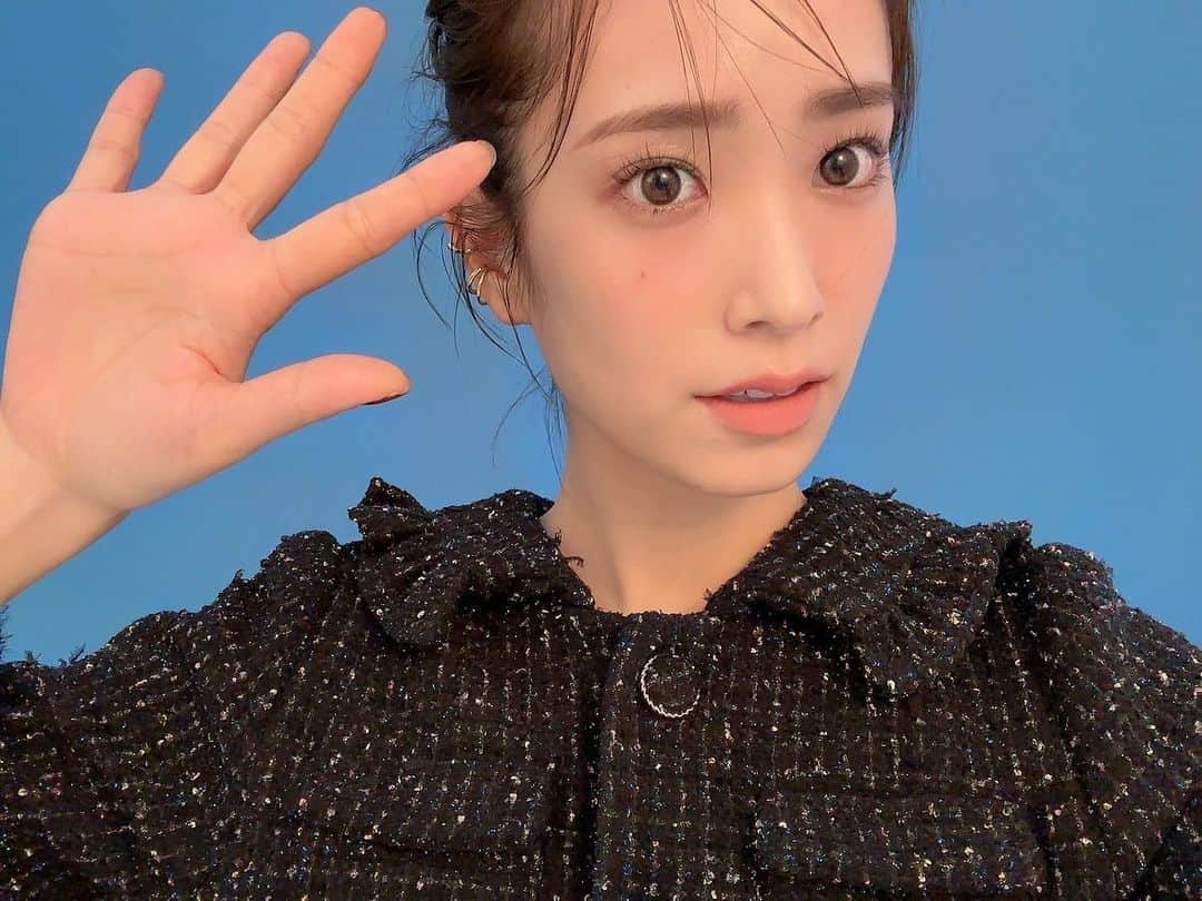 佐々木久美のインスタグラム：「#Ray5月号 発売中です🦢 「顔の印象は眉で決まる！」 私も眉毛描くの苦手なのでとってもお勉強になりました、、是非チェックしてください💎 #kumigram」