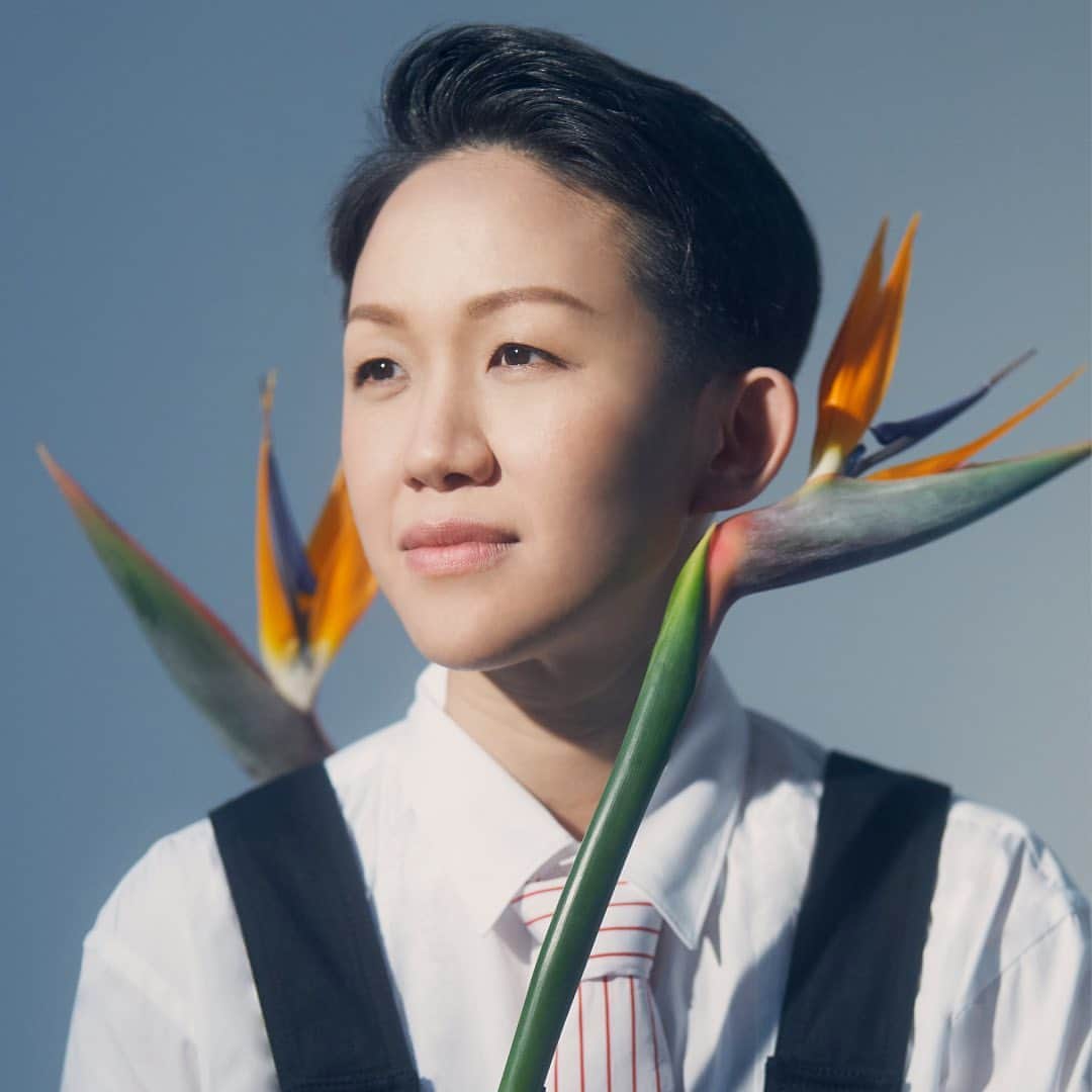 I.T IS INSPIRATIONのインスタグラム：「Ta·king Root in Pos·si·bil·i·ties: An Interview with May Chow  As Asia's Best Female Chef in 2017, Canadian-born chef May Chow is no stranger to the spotlight. Among the few women in a predominantly male-dominated industry, we spoke to her about boldly facing possibilities, challenges and disrupting conventions.  Head to the link to read the full interview.   Women’s Day Raffle: Purchase HK$1000 of womenswear pieces for a chance to join the raffle for FREE classes.  In honour of International Women's Day, we're hosting a self-care raffle for FREE classes to reconnect and rejuvenate your senses. Whether it's pampering yourself with a soothing body massage or working up a sweat, you deserve it.  #ITeSHOP #WomensDay #EmbraceEquity #IWD #MayChow」