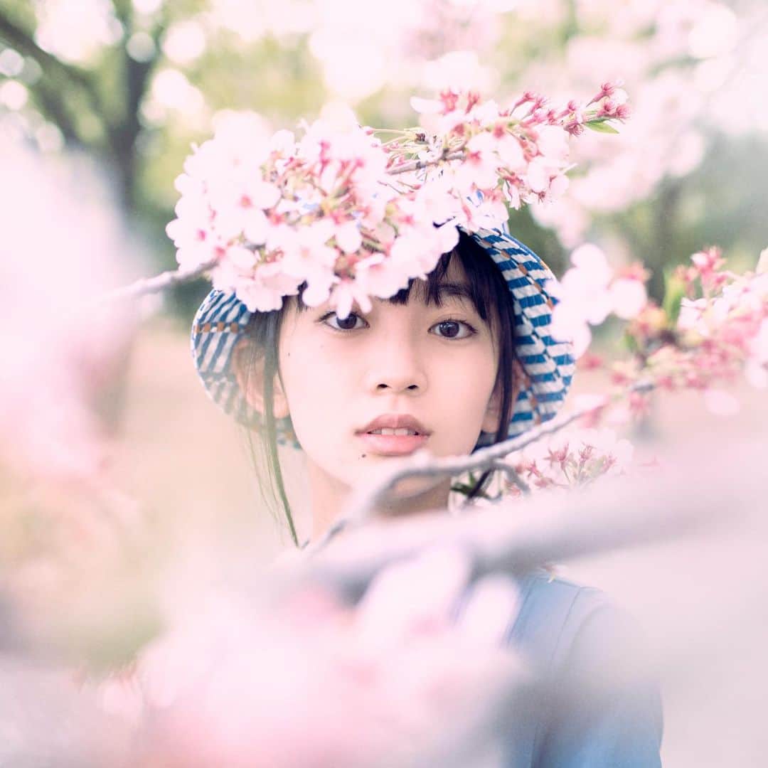 近藤華のインスタグラム：「もう若干葉桜になってて衝撃 な近藤です。最近のお気に入りの帽子です #近藤華 #トップコート」