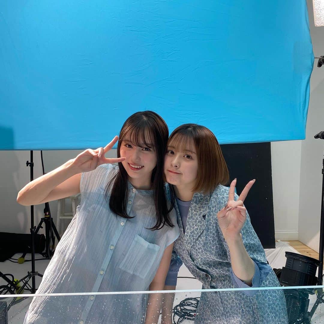 三原羽衣さんのインスタグラム写真 - (三原羽衣Instagram)「ういのあでAquallの広告をさせて頂きました！   WebCMは三原羽衣ver、加藤乃愛verがあるので是非両方見てください🫶🏻  東京/渋谷、大阪/道頓堀に屋外広告もあるので是非見つけてみてください🤍   ういのあで仕事したいねっていってたからめっちゃ嬉しかったしめっちゃ楽しかった〜！  Aquallはドラッグストアやバラエティーショップでゲットできるよ〜   是非チェックよろしくお願いします🙇🏼‍♀️ 見つけた報告も待ってます💡    #Aquall #アクオル #うるおい美溶水シャンプー」3月31日 19時39分 - ui.mihara_official
