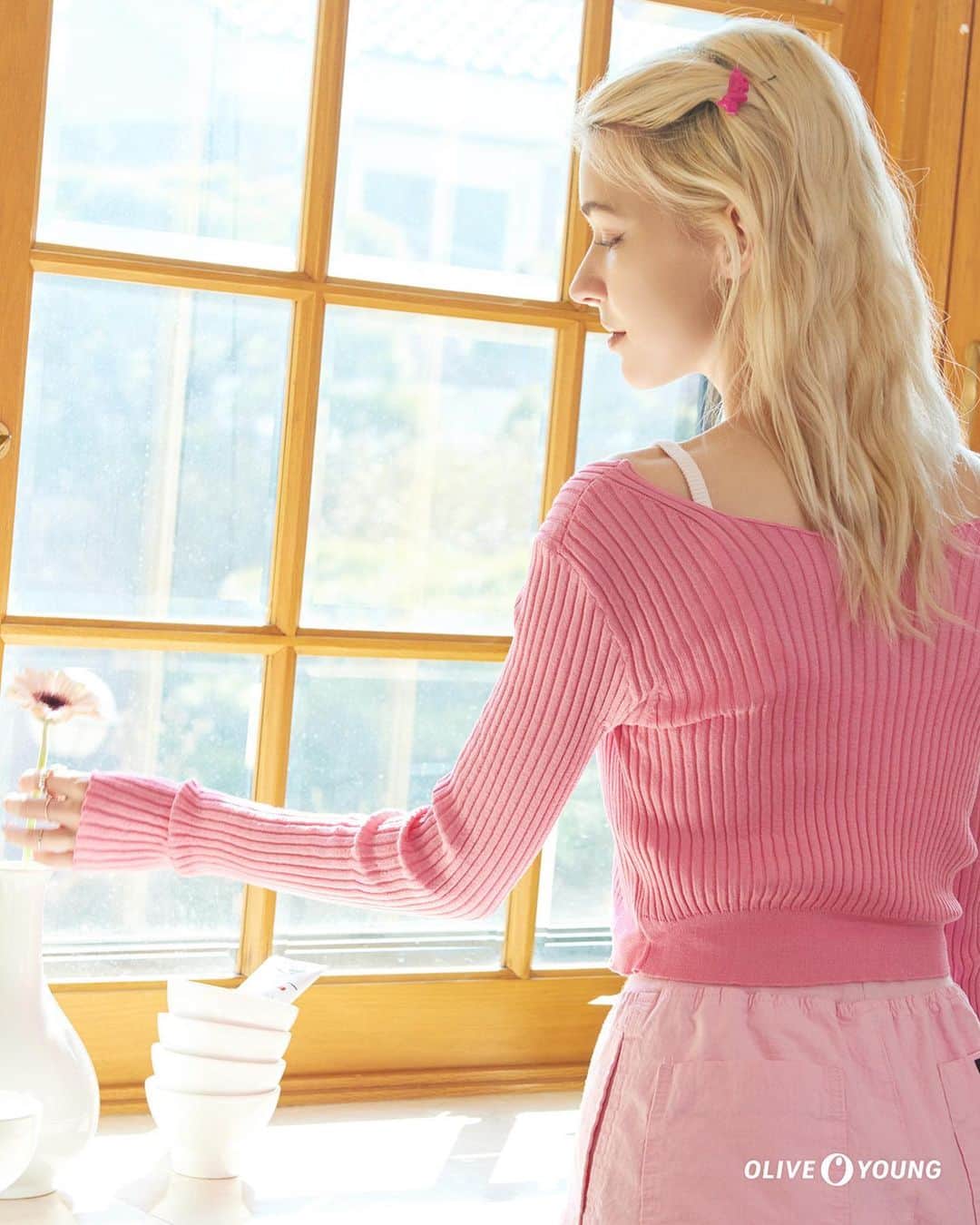 ステファニー・ミチョヴァさんのインスタグラム写真 - (ステファニー・ミチョヴァInstagram)「봄이 왔어용~ 🌸🌷 @oliveyoung_official Photoshoot ❤️🌺」3月31日 19時39分 - stefaniemichova