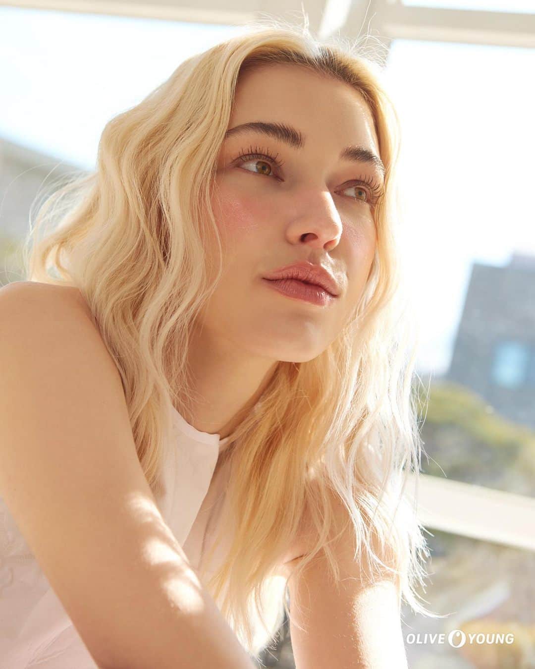 ステファニー・ミチョヴァさんのインスタグラム写真 - (ステファニー・ミチョヴァInstagram)「봄이 왔어용~ 🌸🌷 @oliveyoung_official Photoshoot ❤️🌺」3月31日 19時39分 - stefaniemichova