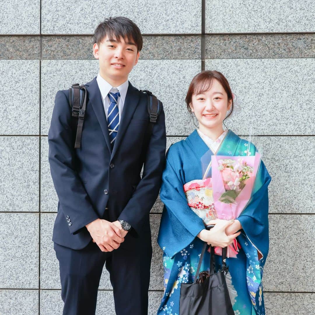 大阪教育大学さんのインスタグラム写真 - (大阪教育大学Instagram)「令和4年度学位記・修了証書授与式その5。  写真のご紹介はこれにて区切りとさせていただきます。 ご紹介しきれなかった方々も、皆さん本当に晴れやかな笑顔でした。 新たな道に進んでからも、皆さんがずっと笑顔でいられますように。  #公式インスタグラム #国立大学 #大阪教育大学 #大教 #大教大 #OsakaKyoikuUniversity #OKU #人にまっすぐ。 #教員養成 #教育協働 #卒業式 #修了式 #卒業おめでとう」3月31日 19時54分 - osakakyoikuuniv