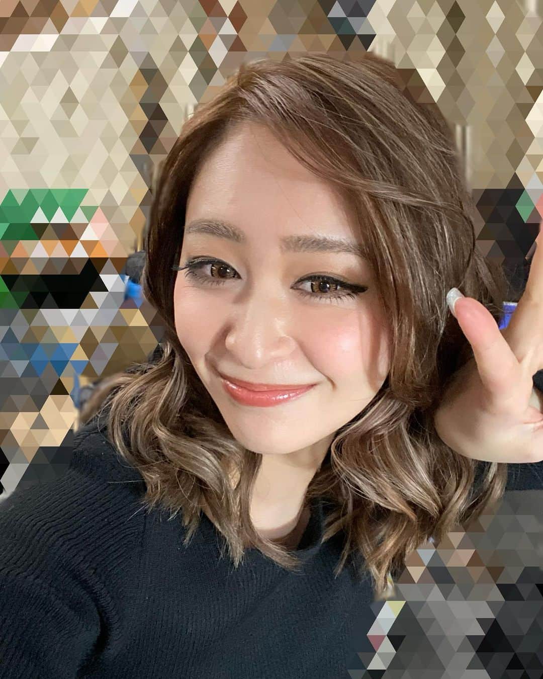 柳美稀のインスタグラム：「. 『映画刀剣乱舞-黎明-』 本日公開致しました。  Twitterで本当にたくさんの方が感想を教えてくれて、実弦をよかったと言ってくれて本当に嬉しいです。  是非劇場で観ていただけたら嬉しいです。 噂では4Dだとバスの揺れを体感できるとか… 一緒に博多から東京まで夜行バス乗ろう？❤️  #映画刀剣乱舞」