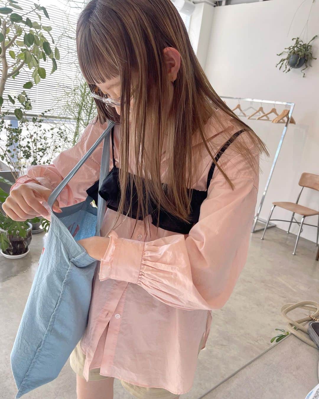 sakincho1028のインスタグラム：「beige🌼 ずーっとだいすきな色。  #sakinchohair #hairarrange#hair#arrange#hairset#ヘアアレンジ#アレンジ#ヘアセット#豊橋#美容室#豊橋美容室#結婚式#ブライダル#ヘアメイク#メイク#花嫁#カラー#ベージュ#ハイライト#ヘアカラー#出張ヘアメイク#ブライダルヘア#ウェディングヘア#花嫁ヘア」