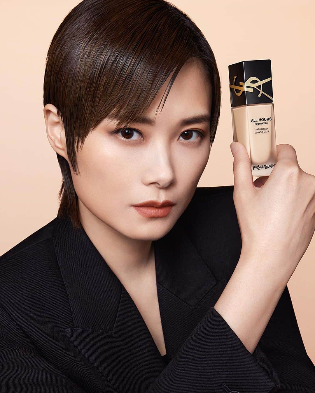 Yves Saint Laurent Beautyさんのインスタグラム写真 - (Yves Saint Laurent BeautyInstagram)「Global Ambassador @UrNotChrisLee wears ALL HOURS FOUNDATION for a luminous matte finish and 24-hour coverage to keep up with her busy schedule.​  #YSLBeauty #AllHoursFoundation #ChrisLee​」3月31日 20時00分 - yslbeauty