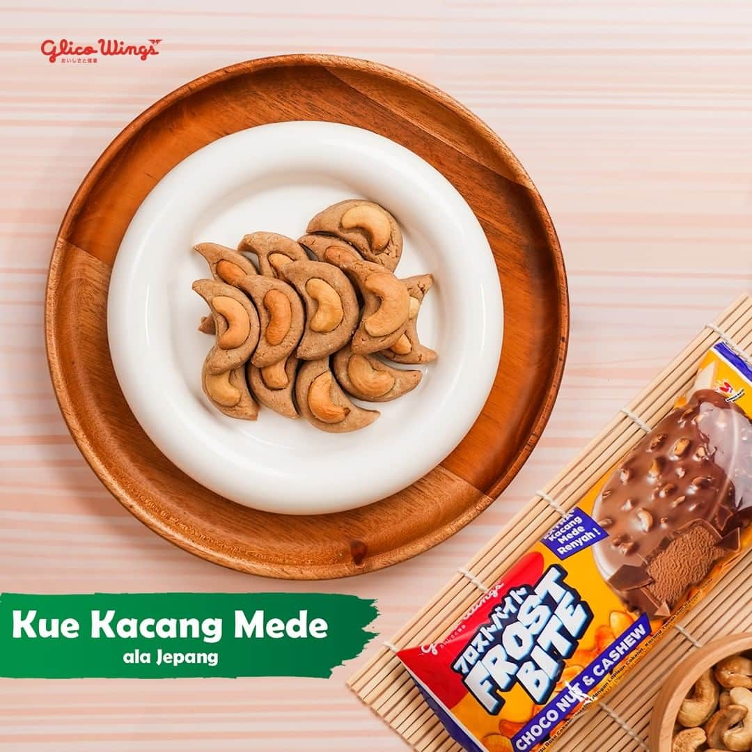 Glico Wingsのインスタグラム：「Bikin Kue Kacang Mede pakai Frostbite Choco Nut & Cashew lebih renyah, gurih, dan RASA KACANGNYA JADI BERASA BANGET!  Cek resep lengkapnya di Youtube atau Reel Glico Wings ya 😊  #Frostbite #GlicoWings #TakjilAlaJepang #KueKacang #KueKacangMede #ResepAlaJepang #EsKrimJepang」