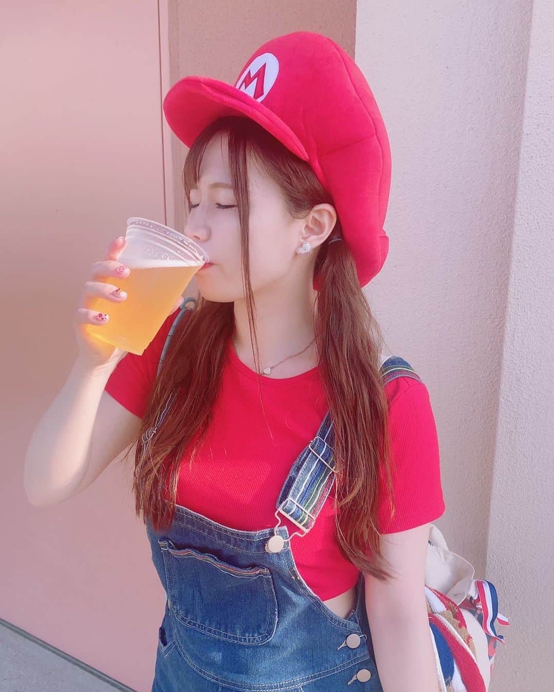 のインスタグラム：「🍎❤️🍓🍒🍉  ＼年度末お疲れ様でした／  3月はとても充実できた( ｰ̀дｰ́)و  4月からも頑張りましょう💪🔥  （写真はさおと行ったUSJでの1枚📸）   #USJ #マリオ  #マリオコスプレ  #mario  #mariocosplay  #cosplay  #ユニバーサルスタジオジャパン  #ユニバ  #ニンテンドーワールド  #nintendo  #nintendoworld  #ビール  #ビール好き  #ビール好き女子   #japanesegirl  #japanese  #japan #japaneseculture  #japanesegirls #自撮り #自拍 #いいね返し#followme #followforfollwback #フォローミー #girl」