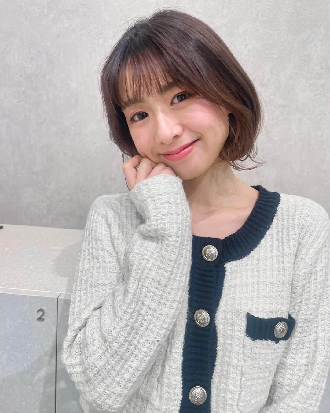 鈴木泉帆のインスタグラム：「自分で可愛くヘアセットしたいのに不器用すぎてできない、、、 誰かコツを教えてください🫠  #ボブ #ボブアレンジ #ボブヘアアレンジ #ボブヘア #サロンモデル #サロモ　#サロンモデル東京」