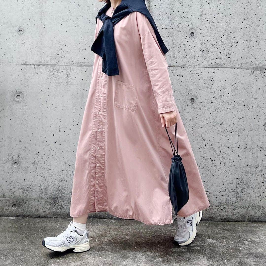 ryokoさんのインスタグラム写真 - (ryokoInstagram)「▪︎  🌸🌸🌸  .  dress #harvesty jacket #harvesty shoes #newbalance  bag #era_goods」3月31日 21時00分 - ryo___ka