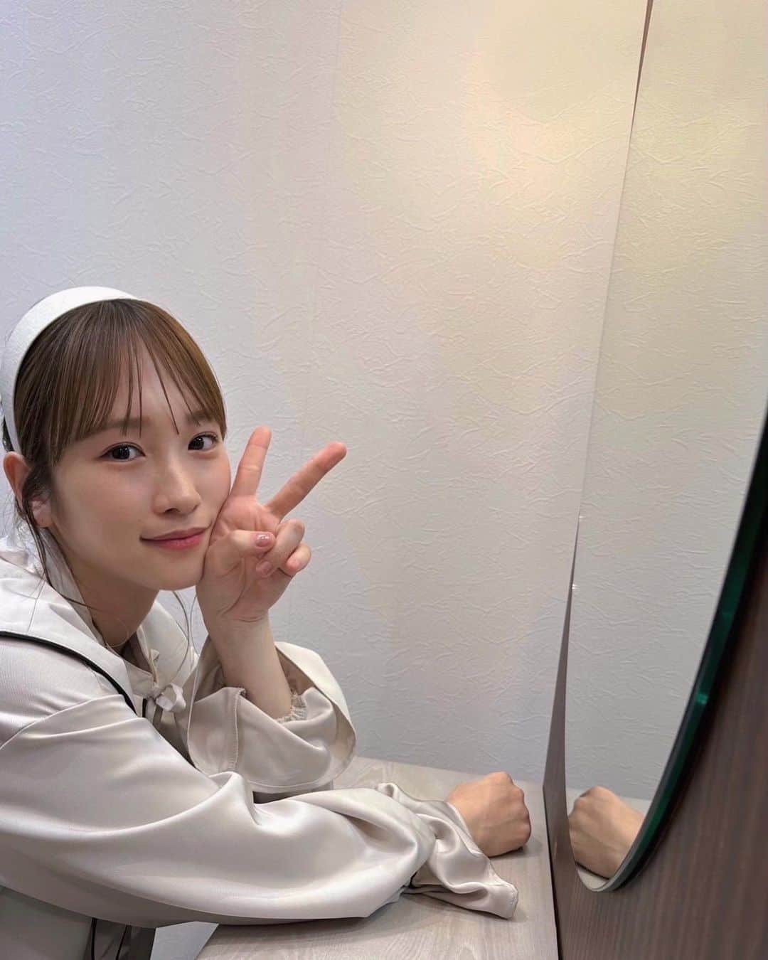 川栄李奈さんのインスタグラム写真 - (川栄李奈Instagram)「数ヶ月花粉と鼻炎で絶不調でしたが 鼻呼吸できるまで回復しました🫡 そしていつの間にか茶髪復活 髪が明るくなると気持ちも明るくなるタイプです さ、明日も元気にいきましょね」3月31日 20時17分 - rina_kawaei.official