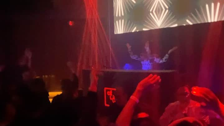 雪琴(YUKI) / DJ YUXIのインスタグラム：「毎回大盛り上がりの @celavitokyo のTechno party "Ring"✨  明日はわたしの早めのバースデーもやるのでみなさんお待ちしてます🪩💕  #djyuxi #celavi #celavitokyo #techno #technoparty」