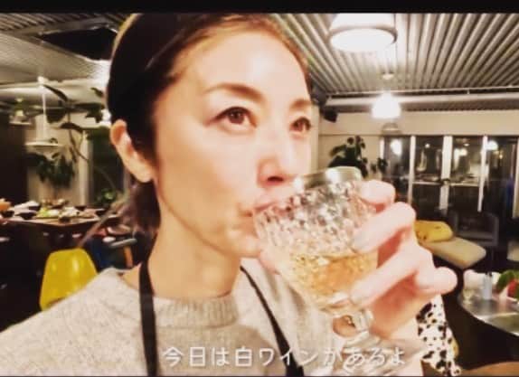 高岡早紀 さんのインスタグラム写真 - (高岡早紀 Instagram)「お疲れさま。 今夜のYouTubeはこんな感じの動画をアップしてみました。 ぜひ、ご覧になってくださいませー  #早紀おウチ時間」3月31日 20時36分 - saki_takaoka