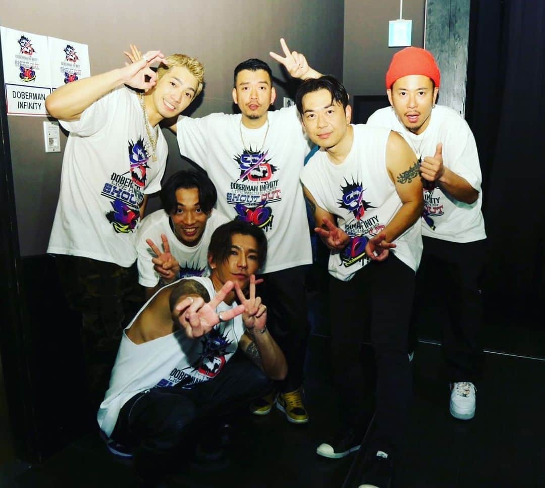 DJ HALのインスタグラム：「3/21 愛媛公演　 4th Stage 🔥🔥🔥🔥  この日は小倉ー広島ー広島港ーフェリーで松山港ー松山市内と乗り換えまくりの大移動一人旅🤙🏾念にはねんをで2回乗り遅れミスしても大丈夫な時間に出発🤔 なかなかの大移動でした！ 曇り空な天気でしたが、Liveもバッチリかませてどんどんいい意味で余裕が出てきて、更にアプデ出来た気がした！久しぶりの松山も最高でした！次は温泉入りたいなー！ ありがとう松山👍🏾  #松山　#愛媛　#みかん　#みかんを意識したニット　#Live #オレンジ　#たべれず」