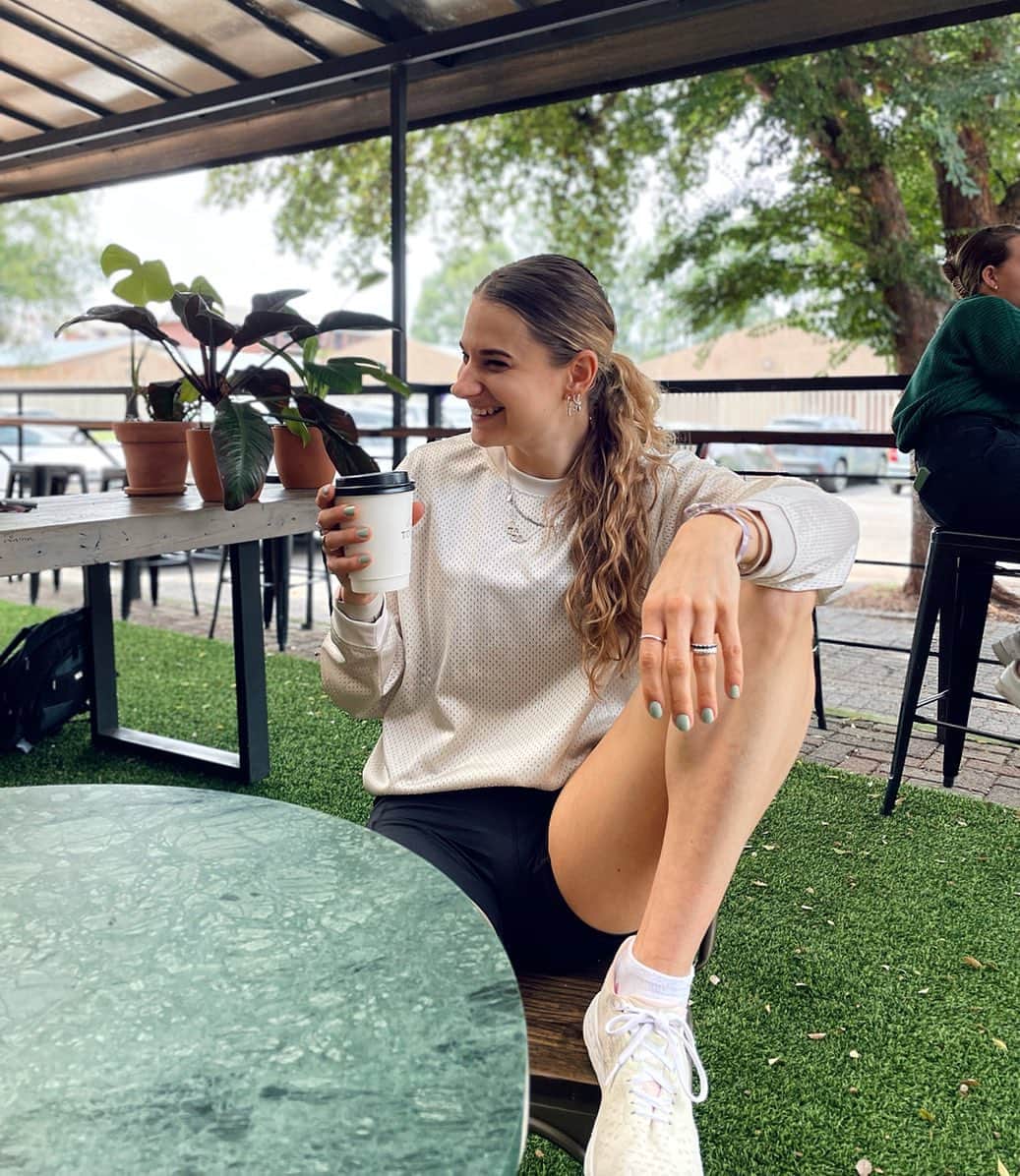ラウラ・デ・ウィットのインスタグラム：「Fuel ☕️」
