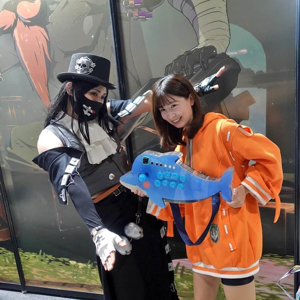 服部彩加さんのインスタグラム写真 - (服部彩加Instagram)「今日はEVO Japan 2023 のDAY1でした!! 夢だった初戦突破!! そして、まさかのプール抜けでDAY2の試合まで進むことが出来ました🙌  明日も楽しんで試合頑張ります🐬🐬🐬✨  #GGST #may #guiltygear #cosplay #evo #evojapan2023」3月31日 20時46分 - saika_hattori0228