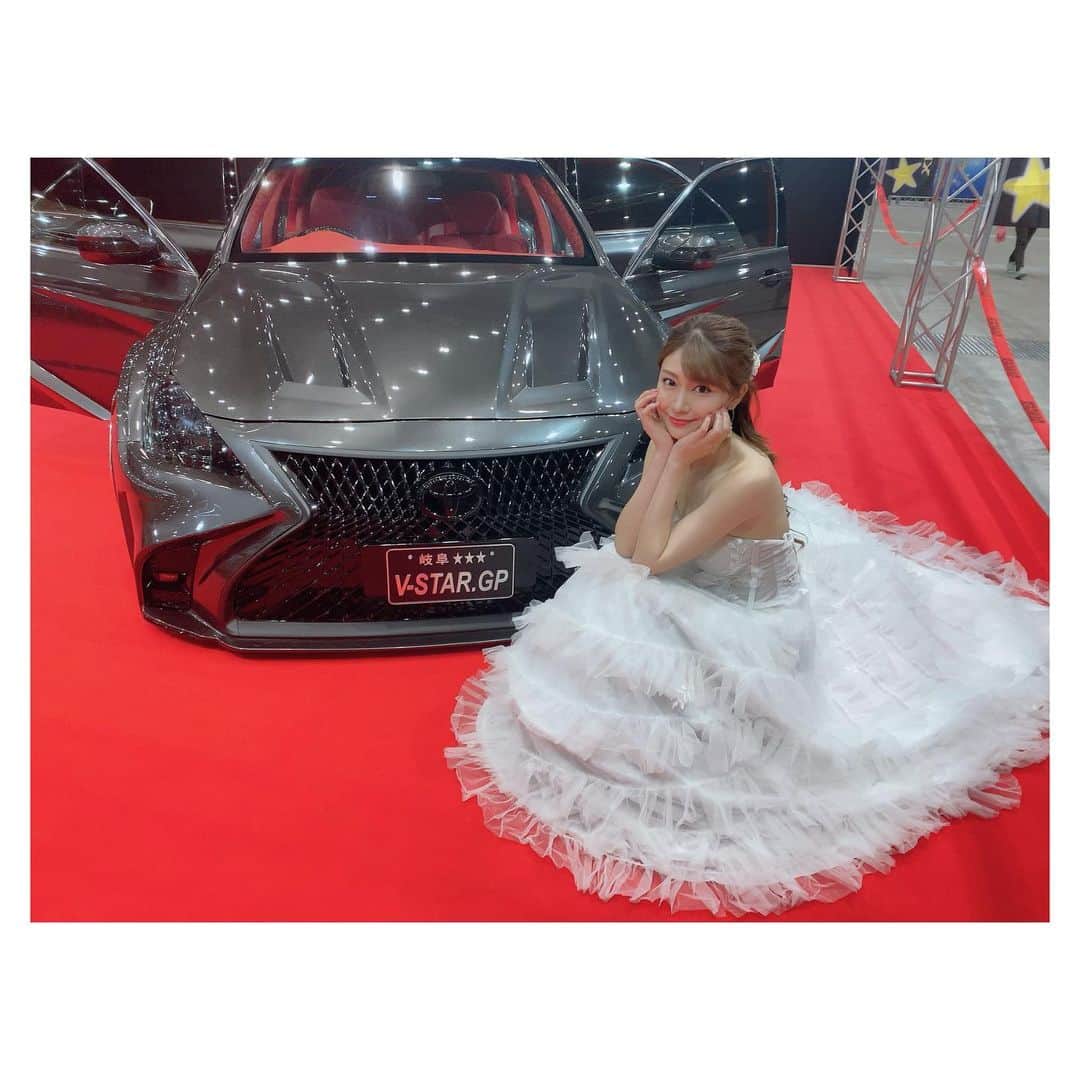 愛聖りさのインスタグラム：「. NAGOYA AUTO FESTIVAL❸  #名古屋オートフェスティバル #名古屋イベント #車イベント #Vstar #モデル #車横モデル #ドレス #instagood #followme」
