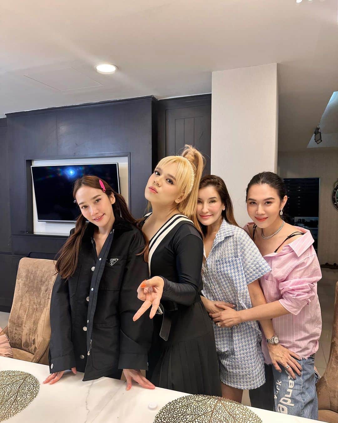 アム・パチャラパーのインスタグラム：「ไม่เจอกันนานมากกก 💕คิดถึงๆ」