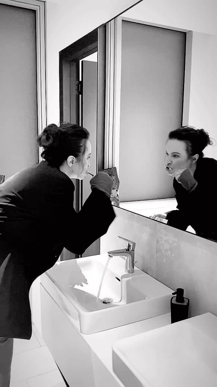 リュプカ・ゴイッチのインスタグラム：「...i za zavrsni touch: 🪥 @stimac.dentalcenter 😂」