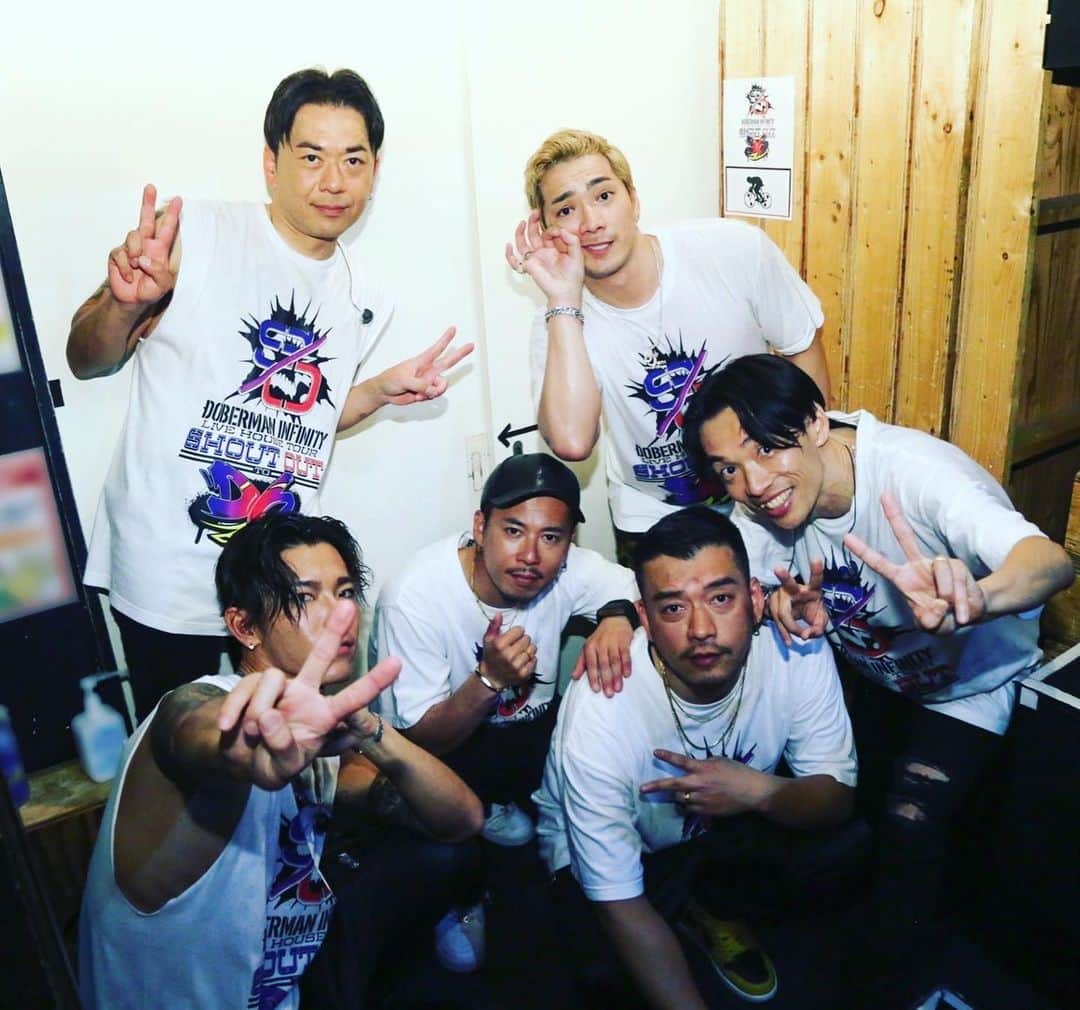 DJ HALのインスタグラム：「3/23 大阪❗️ 5th Stage🔥🔥🔥🔥🔥 回帰原点地　会場に入った瞬間懐かしさ全開！　 初めてのリリイベで来たの思い出しました。  あの頃の自分と今の自分を照らし合わせて😏 近いようで長い道のりをDJとして一緒に歩ませてもらったこの数年間、沢山の夢を叶えて沢山の夢をまた探して一緒に向かって行く、本当にドーベルと一緒にステージに出れて、良い成長が出来てると思ってる！ メンバーはもちろん一緒に同じ道を進み助け合ってくれる方々に感謝です！大阪公演は本当に最強すぎた 大阪 おおきに❗️ いよいよ後半ラストスパート！  #大阪　#回帰原点　#おおきに」