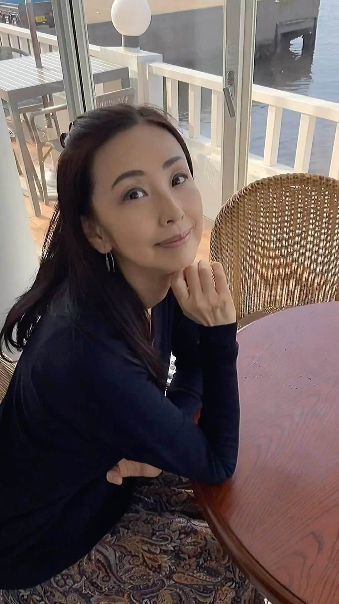 田村翔子のインスタグラム：「海が見たくて葉山に行ってきました！ ビーチを散歩して、懐かしいラ・マーレでお茶😊  #葉山#ラマーレ #田村翔子#懐かしい#海#ビーチ #beach #seaside #hayama」