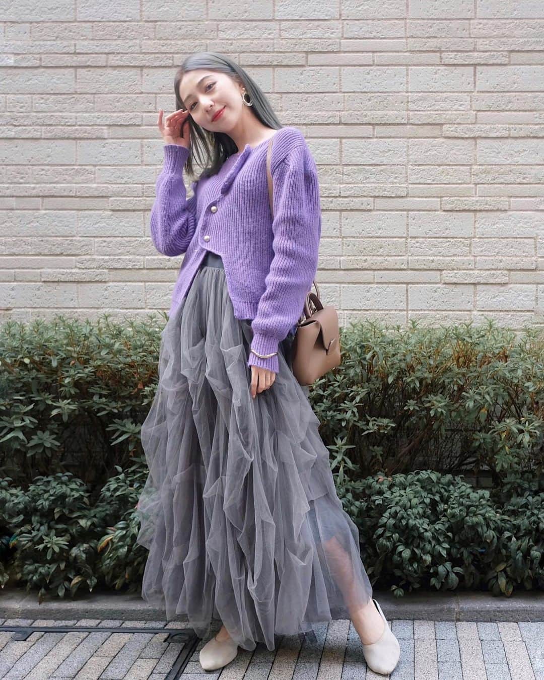 松尾 瞳のインスタグラム：「💜  cardigan @crammy__official  skirt @labelleetude_official  bag @polene_paris  #私服」