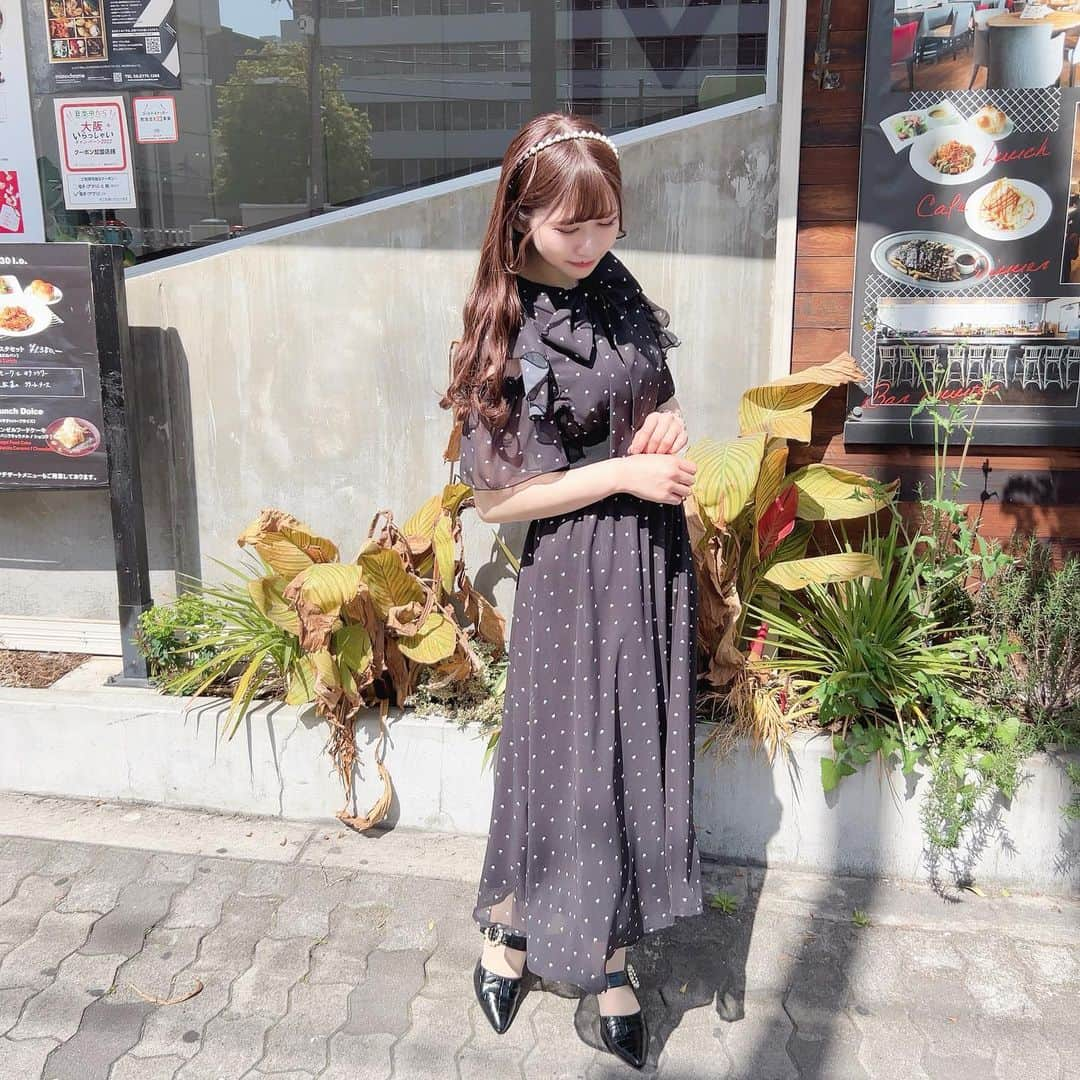 evelyn.coordinateさんのインスタグラム写真 - (evelyn.coordinateInstagram)「▹◃┄▸◂┄▹◃┄▸◂┄▹◃┄▸◂┄▹◃ ・ ・ ・ 𝑛𝑒𝑤 𝑎𝑟𝑟𝑖𝑣𝑎𝑙 💐*·̩͙𓈒𓂂𓏸 ・ ・ #ハートリブop ¥9,800 #パールバックミュール ¥6,900 ・ ・ ・ 新作のワンピース🫧 カタログにも掲載されている商品です◎ ウエスト部分のリブや肩あきデザインがポイント🐶🏹 ぜひご覧下さいませ！ ・ ・ ・ #evelyn#エブリン#ガーリーコーデ#甘めスタイル#甘めコーデ#清楚コーデ#可愛い#girly#feminine#パステル#girl#evelynコーデ#フェミニンコーデ」3月31日 20時56分 - evelyn.coordinate