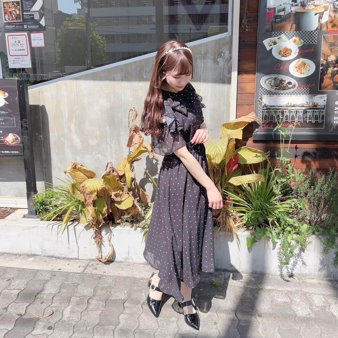 evelyn.coordinateさんのインスタグラム写真 - (evelyn.coordinateInstagram)「▹◃┄▸◂┄▹◃┄▸◂┄▹◃┄▸◂┄▹◃ ・ ・ ・ 𝑛𝑒𝑤 𝑎𝑟𝑟𝑖𝑣𝑎𝑙 💐*·̩͙𓈒𓂂𓏸 ・ ・ #ハートリブop ¥9,800 #パールバックミュール ¥6,900 ・ ・ ・ 新作のワンピース🫧 カタログにも掲載されている商品です◎ ウエスト部分のリブや肩あきデザインがポイント🐶🏹 ぜひご覧下さいませ！ ・ ・ ・ #evelyn#エブリン#ガーリーコーデ#甘めスタイル#甘めコーデ#清楚コーデ#可愛い#girly#feminine#パステル#girl#evelynコーデ#フェミニンコーデ」3月31日 20時56分 - evelyn.coordinate