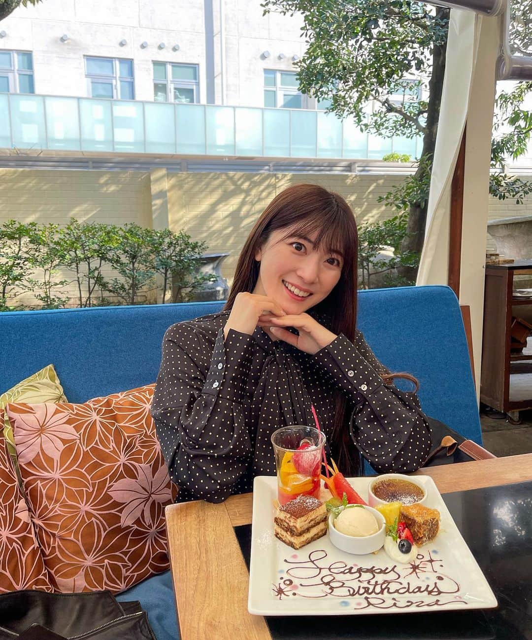 のインスタグラム：「誕生日でした🎂  お祝いしてくださったみなさん、 ありがとうございました♡ その愛情がなによりも嬉しいです。  photo by 一番乗りでお祝いしてくれたなっちゃん♡  #誕生日 #誕生日サプライズ #誕生日会 #表参道ランチ #表参道カフェ #バースデープレート #mybirthday #birthdaygirl #birthdaycake #happybirthdaytome #cicada #onthetable」