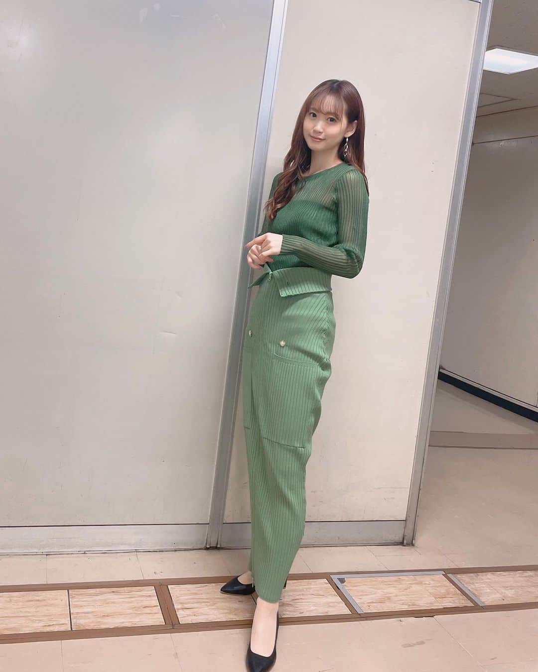 芹澤優のインスタグラム：「🐍  NHKの特番「無敵のボイス」 おじさんのための萌え声講座  ありがとうございました！ ずっと楽しくて収録中笑いを堪えるのに必死でした！！！ まだの方は再放送もあるのでぜひ🫧  衣装　@shingo_tsuno   スカート　@led.tokyo_official   私も地声はそんなに萌え萌えじゃないので、コツを掴んでいただいて、少しでもおじさんの役に立ちますように😌❤️  第二回お待ちしています！！！！  #nhk #無敵のボイス #無敵のセリコ #無敵のおじさん」