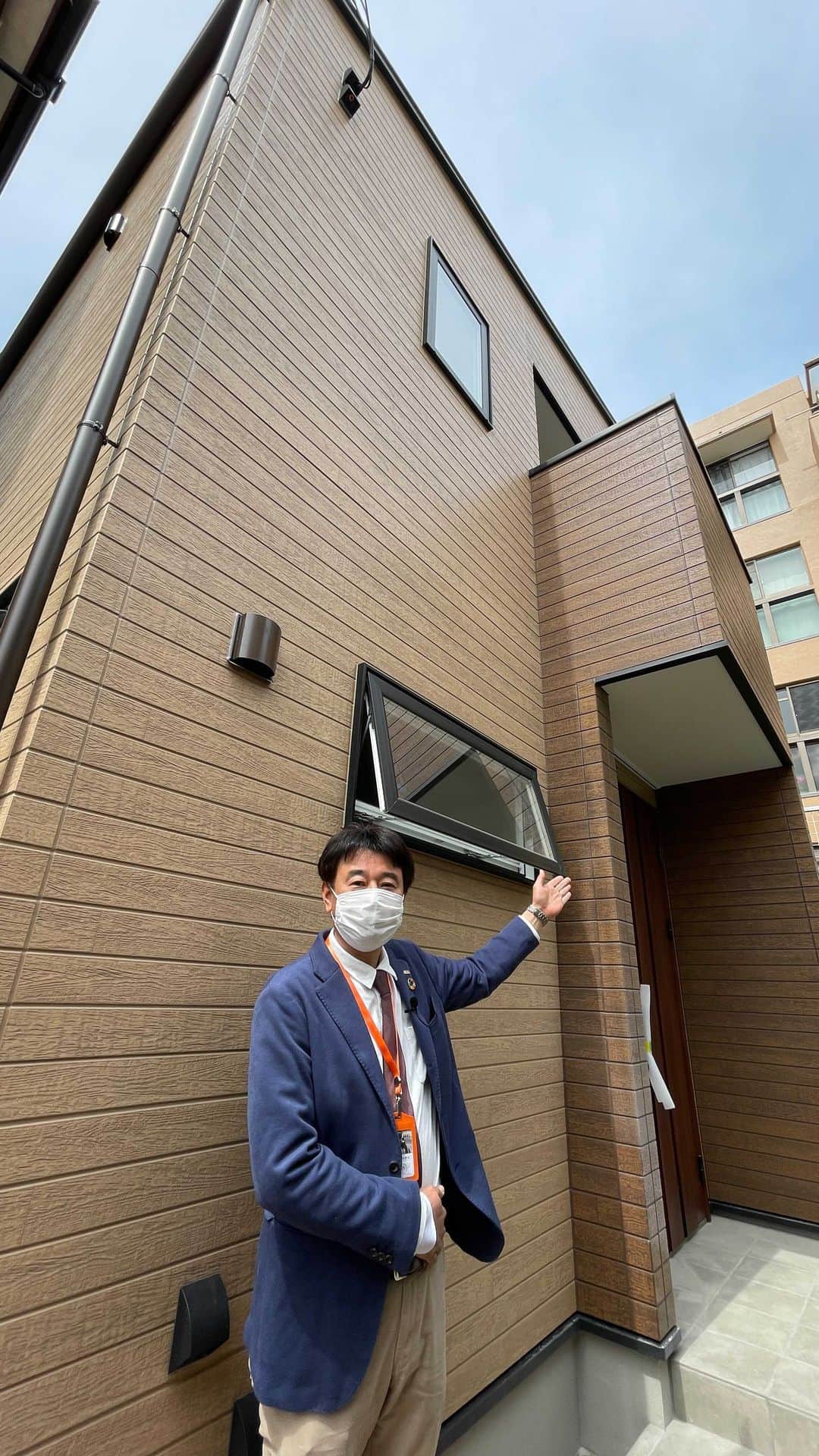 homelife 夢を叶える暮らし方のインスタグラム：「【箕面店】完成見学会　大阪府池田市～温かみのある空間で読書を楽しめるお家」