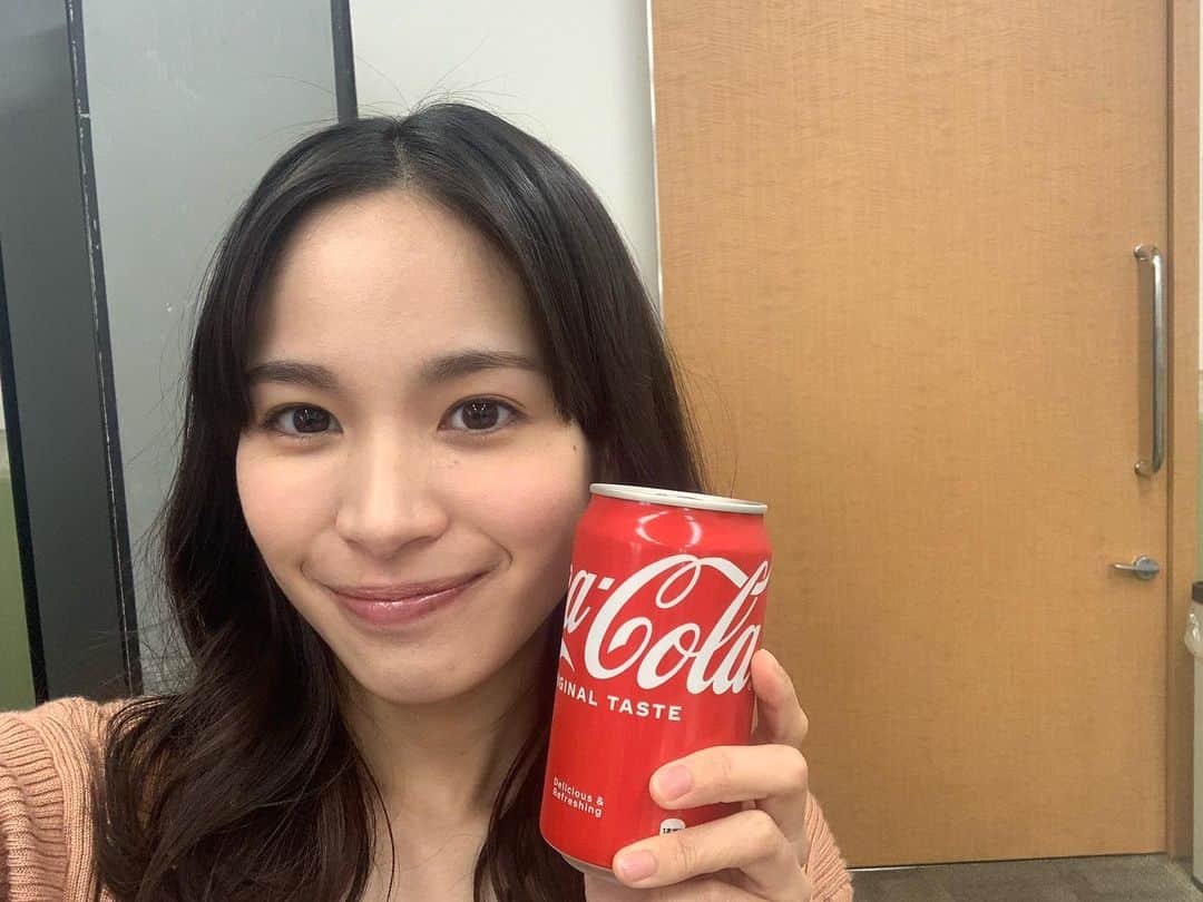 関水渚さんのインスタグラム写真 - (関水渚Instagram)「なぎさだよ🌼  コーラにハマってます。🫠  #シガテラ #撮影中！」3月31日 12時04分 - nagisa_sekimizu